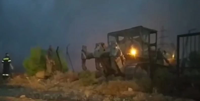Συγκλονιστικό βίντεο: Ο στρατός απεγκλωβίζει 7μελή οικογένεια από σπίτι στον Άγιο Στέφανο